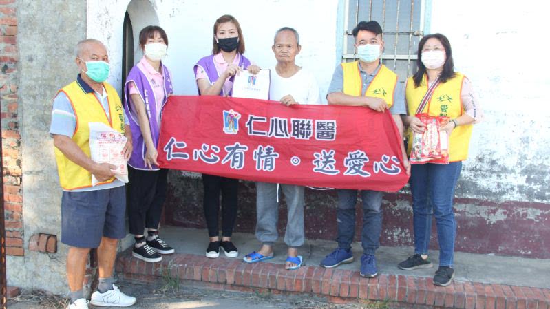 重阳敬老，关怀弱势老人，送爱心
